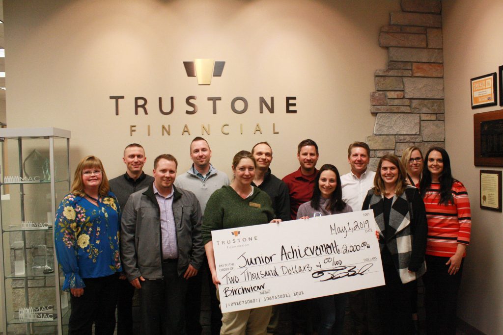TruStone Financial Federal Credit Union employees recently taught Junior Achievement classes to first grade students at Birchview Elementary in Plymouth, Minnesota.
